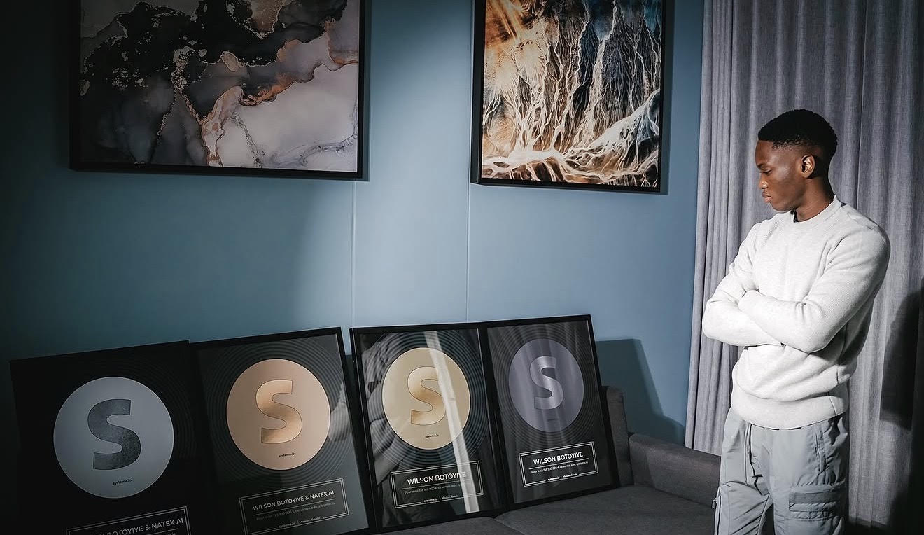 Wilson Botoyiye avec ses certifications systeme.io